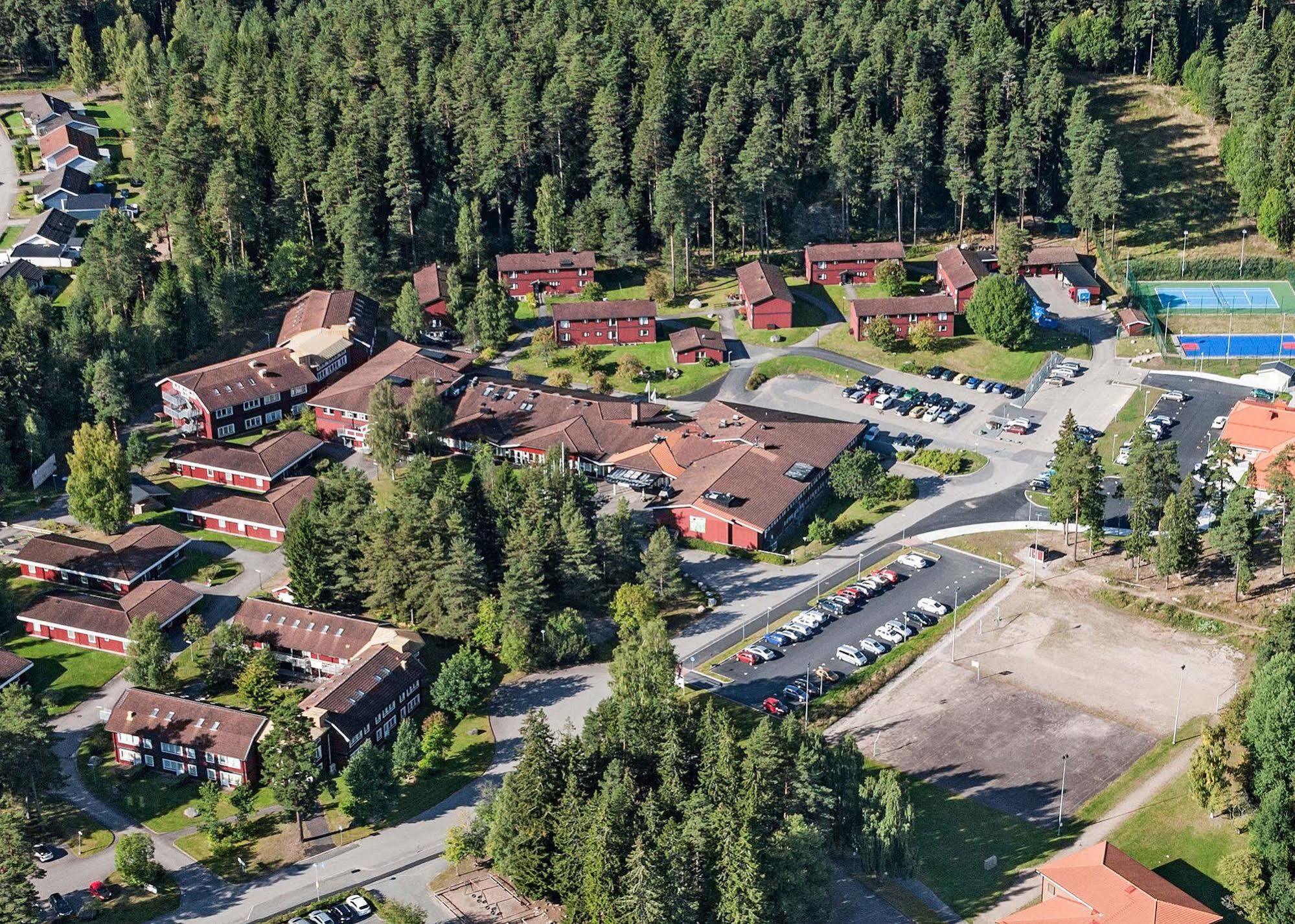 Aedelfors Hotell & Konferens Holsbybrunn Bagian luar foto